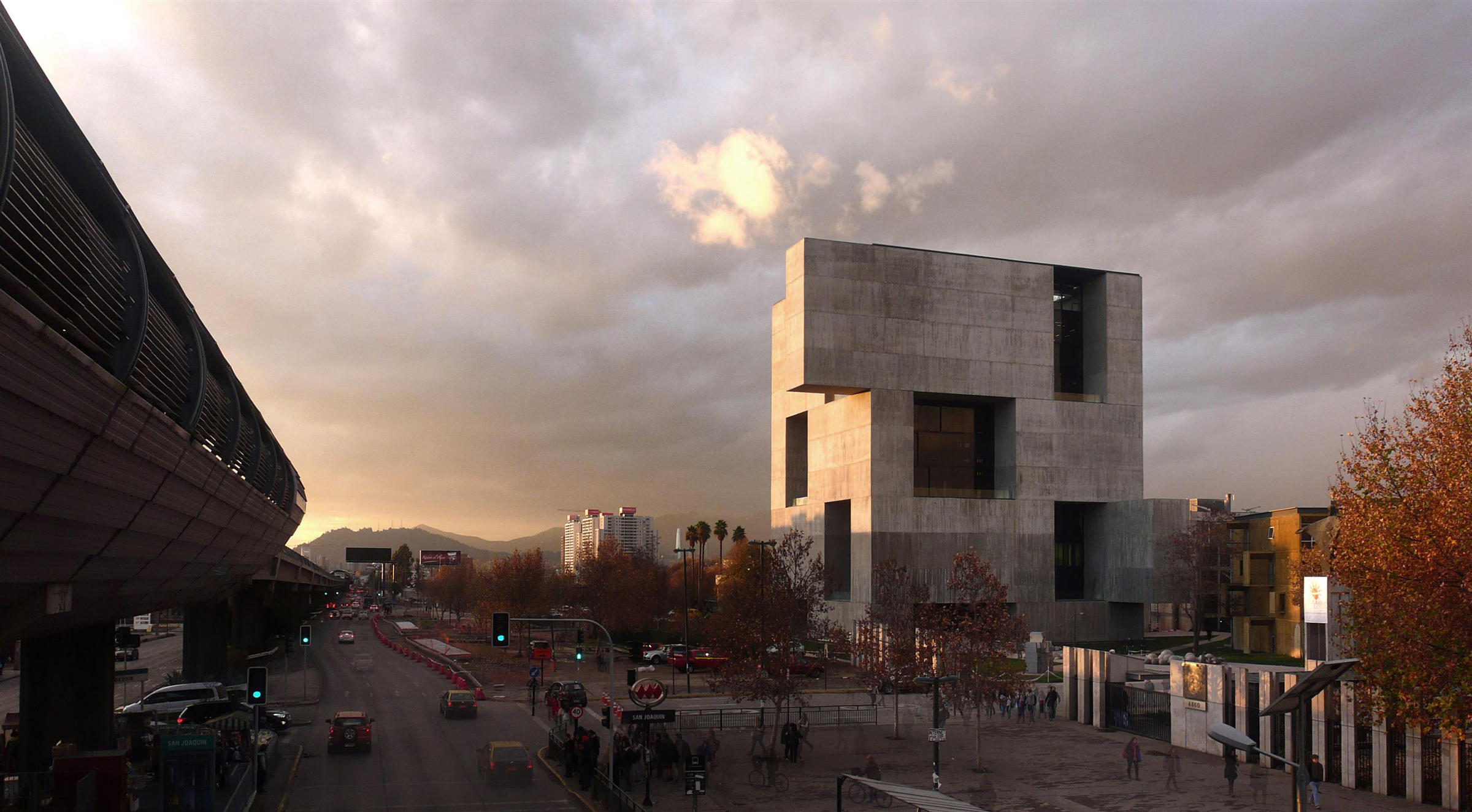 UC Innovation Center, San Joaquín Campus, Universidad Católica de Chile, 2014: "We proposed a rather opaque construction towards the outside, which is also efficient for the Santiago weather, and then have a very permeable architecture inside," Aravena says.
